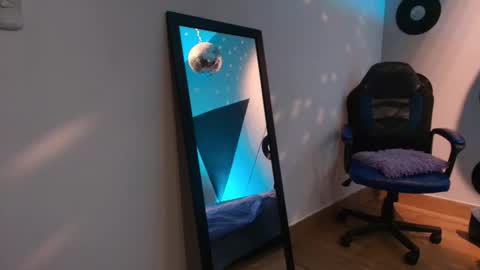 Snapshot of pistachx chatting on December 16, 2025, 2:27 am Dani online show from December 16, 2025, 2:27 am