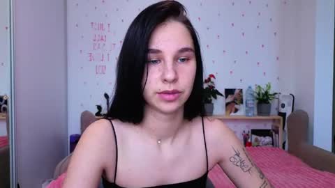 Snapshot of pixie_molly chatting on May 25, 2026, 6:19 am Molly online show from May 25, 2026, 6:19 am