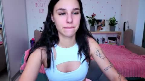 Snapshot of pixie_molly chatting on June 8, 2026, 8:58 am Molly online show from June 8, 2026, 8:58 am