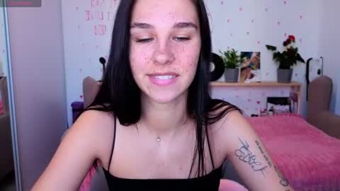 Snapshot of pixie_molly chatting on July 5, 2026, 2:29 am Molly online show from July 5, 2026, 2:29 am