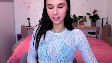 Snapshot of pixie_molly chatting on July 9, 2026, 3:32 am Molly online show from July 9, 2026, 3:32 am