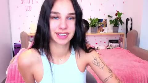 Snapshot of pixie_molly chatting on July 26, 2026, 5:37 am Molly online show from July 26, 2026, 5:37 am
