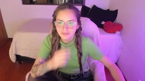 Snapshot of pixiedaemon chatting on May 16, 2026, 6:43 am pixie online show from May 16, 2026, 6:43 am