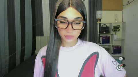 pixiedoll_ online show from June 21, 2026, 7:49 pm