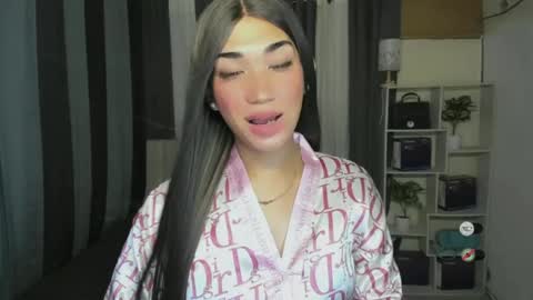 pixiedoll_ online show from June 24, 2026, 6:01 am