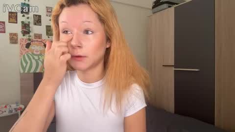 Snapshot of pixieyes0n chatting on February 3, 2026, 2:21 am Daryl online show from February 3, 2026, 2:21 am