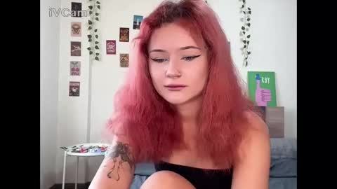 Snapshot of pixieyes0n chatting on February 24, 2026, 2:53 am Daryl online show from February 24, 2026, 2:53 am