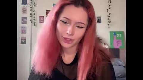 Snapshot of pixieyes0n chatting on March 4, 2026, 3:23 am Daryl online show from March 4, 2026, 3:23 am