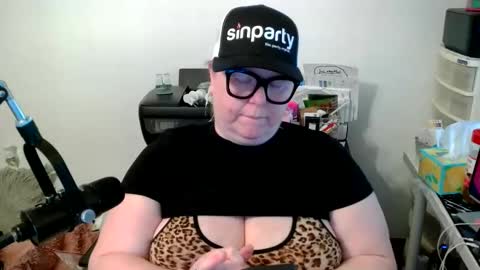 Snapshot of platinumpuzzy chatting on March 6, 2025, 6:48 pm Platinum Puzzy online show from March 6, 2025, 6:48 pm