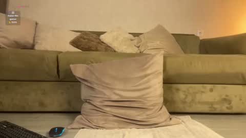 Snapshot of play_me_softly chatting on August 3, 2026, 9:04 am play_me_softly online show from August 3, 2026, 9:04 am