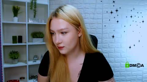 Snapshot of playful_sophie chatting on June 4, 2026, 8:15 pm Sophie online show from June 4, 2026, 8:15 pm