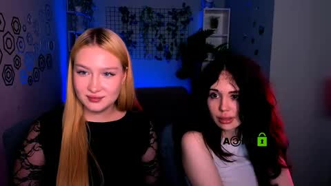 Snapshot of playful_sophie chatting on June 8, 2026, 1:28 am Sophie online show from June 8, 2026, 1:28 am