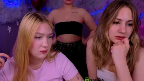 Sophie online show from June 25, 2026, 7:51 pm