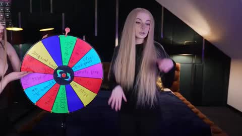 Lana online show from December 3, 2025, 12:36 pm