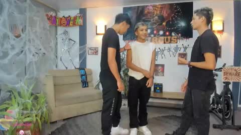   online show from October 26, 2025, 11:09 pm