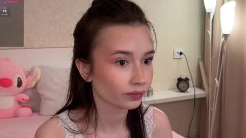 Simona and Bonnie online show from April 22, 2026, 2:51 pm