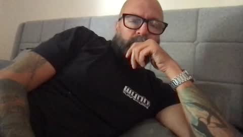 Snapshot of pleasesitonmycock chatting on November 6, 2025, 6:31 pm PleaseSitOnMyCock online show from November 6, 2025, 6:31 pm