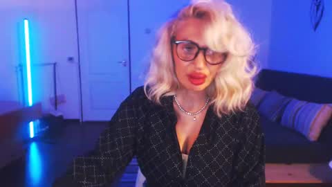 Snapshot of pleasureofgoods chatting on December 20, 2024, 11:26 pm Victoria online show from December 20, 2024, 11:26 pm