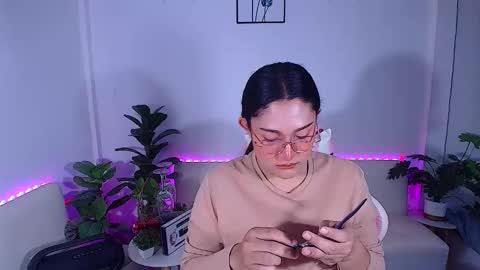 Ploysai online show from October 21, 2025, 8:59 am