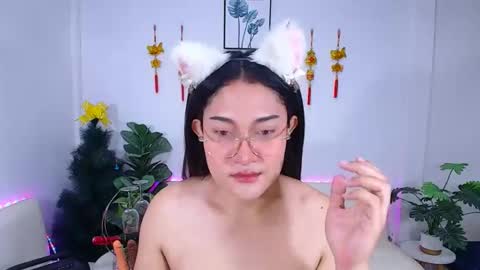 Ploysai online show from April 28, 2026, 9:42 pm