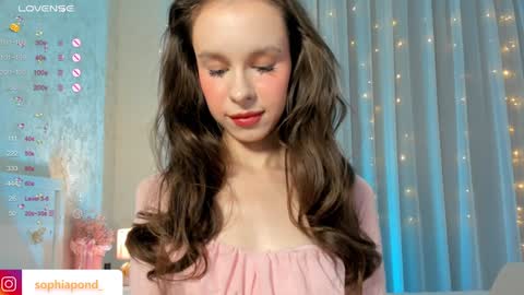 Snapshot of plusvibe chatting on January 15, 2025, 1:52 pm Sophie online show from January 15, 2025, 1:52 pm