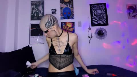 Snapshot of plutonbluemoon_999 chatting on November 27, 2025, 2:13 am online show from November 27, 2025, 2:13 am