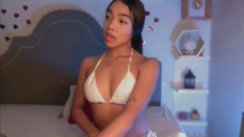 Snapshot of pocahontas_moon chatting on January 17, 2026, 2:44 pm Pocahontas online show from January 17, 2026, 2:44 pm