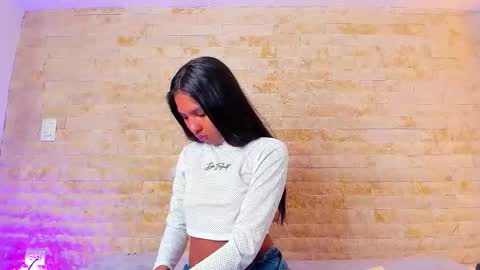 Snapshot of pocahontas_pow chatting on October 2, 2025, 12:01 pm Pocahontas online show from October 2, 2025, 12:01 pm