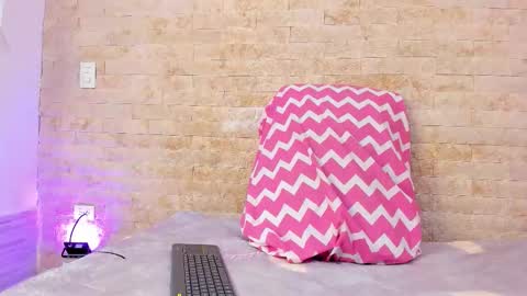 Snapshot of pocahontas_pow chatting on November 12, 2025, 3:12 pm Pocahontas online show from November 12, 2025, 3:12 pm