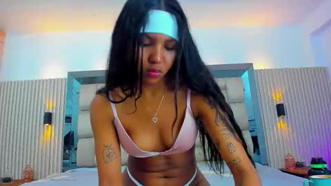 Snapshot of pocahontas_pow chatting on November 17, 2025, 12:33 pm Pocahontas online show from November 17, 2025, 12:33 pm