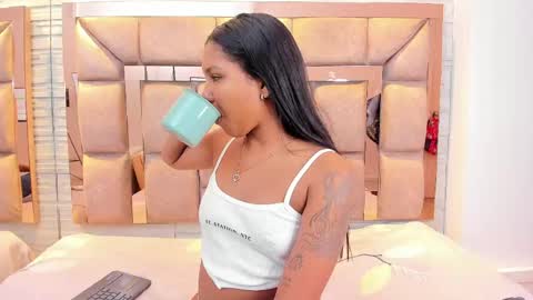 Snapshot of pocahontas_pow chatting on May 13, 2026, 12:02 pm Pocahontas online show from May 13, 2026, 12:02 pm