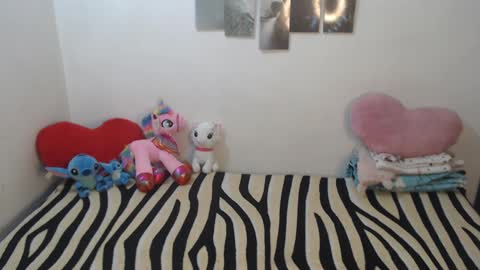 Snapshot of pocahontas_princess__ chatting on September 22, 2025, 1:35 pm Pocahontas online show from September 22, 2025, 1:35 pm