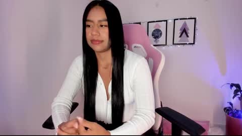 Snapshot of pocahontas_sensual chatting on September 18, 2025, 11:51 pm Jasmine online show from September 18, 2025, 11:51 pm