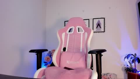 Snapshot of pocahontas_sensual chatting on November 22, 2025, 2:21 am Jasmine online show from November 22, 2025, 2:21 am