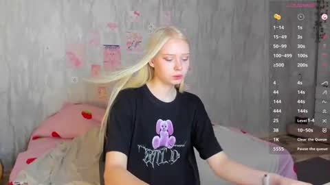 Snapshot of pocet_barbie chatting on August 8, 2026, 4:03 am Mary online show from August 8, 2026, 4:03 am