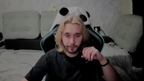 pohyi_ online show from April 2, 2026, 4:37 pm