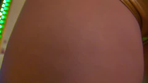 poison_milf_ online show from May 1, 2026, 3:55 am
