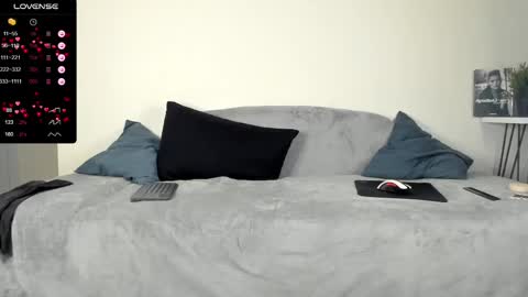 Snapshot of poisonevelyn chatting on February 19, 2025, 8:31 pm Holy Blonde online show from February 19, 2025, 8:31 pm