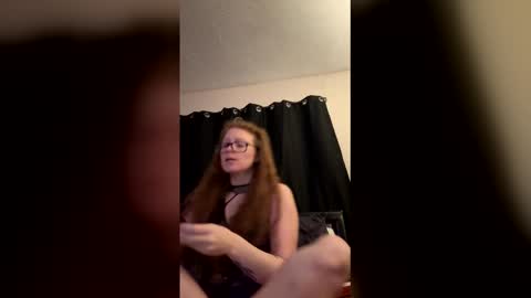 Snapshot of poisonivyy95 chatting on March 3, 2026, 3:12 am poisonivyy95 online show from March 3, 2026, 3:12 am