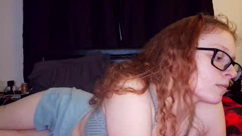 Snapshot of poisonivyy95 chatting on June 26, 2026, 2:16 am poisonivyy95 online show from June 26, 2026, 2:16 am