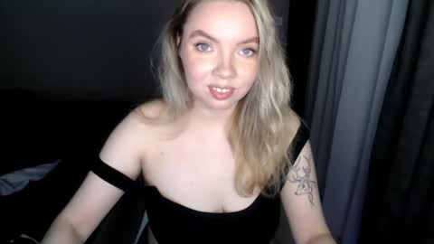 Snapshot of polinajones chatting on March 12, 2025, 4:24 pm PolinaJones online show from March 12, 2025, 4:24 pm