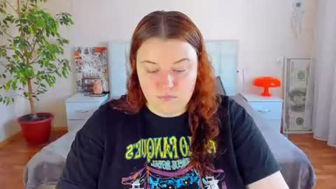 Snapshot of polinasallivan chatting on June 24, 2026, 2:16 pm Polina online show from June 24, 2026, 2:16 pm