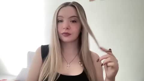 polishangel222 online show from February 6, 2026, 11:13 am