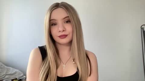 polishangel222 online show from April 27, 2026, 2:37 pm