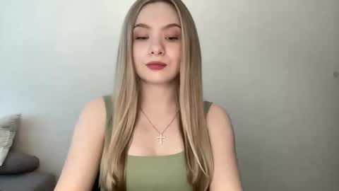 polishangel222 online show from May 28, 2026, 2:14 pm