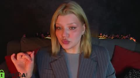 Polly online show from May 31, 2026, 1:14 am
