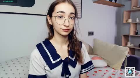 Snapshot of polly_bee chatting on October 11, 2025, 6:56 am Polly online show from October 11, 2025, 6:56 am