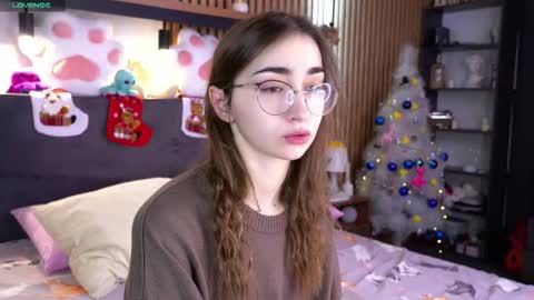 Snapshot of polly_bee chatting on November 30, 2025, 7:56 am Polly online show from November 30, 2025, 7:56 am