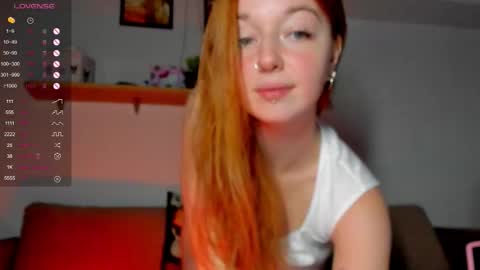 Snapshot of polly_luna chatting on October 5, 2025, 4:05 pm Polly online show from October 5, 2025, 4:05 pm