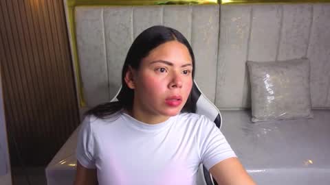 Snapshot of polly_tx chatting on November 26, 2025, 3:07 am Online 2200 to 600 online show from November 26, 2025, 3:07 am